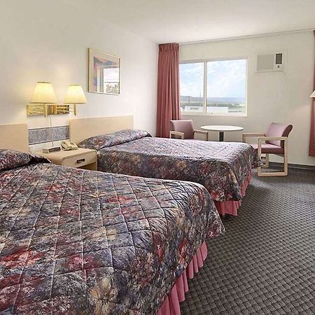Hotel Ramada Limited Dawson Creek Zimmer foto